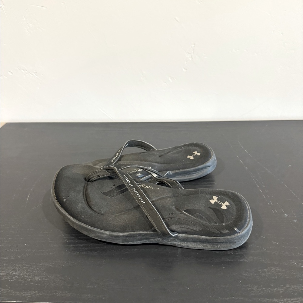 Women’s Under Armour sandals size 8